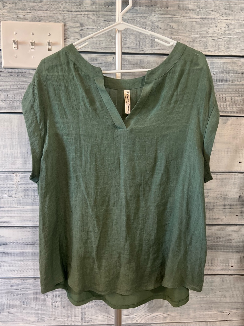 PerSeption concept Women’s Short Sleeve V-Neck Linen Top - Green